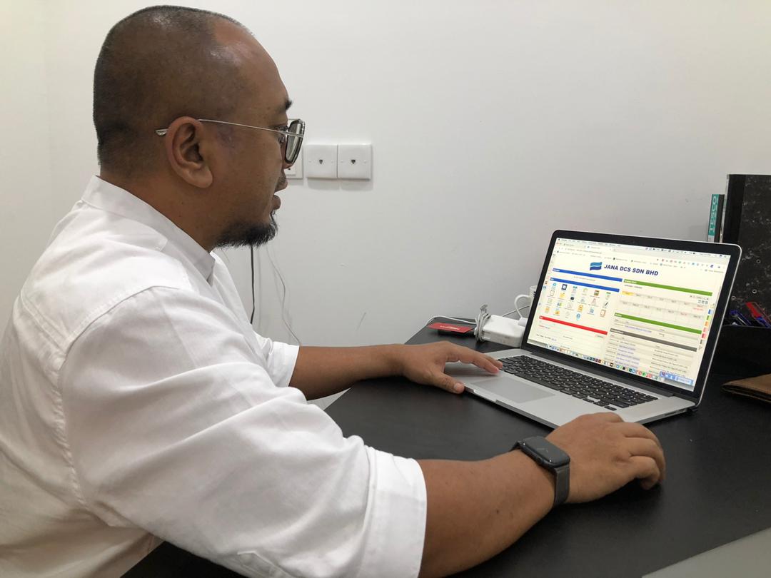 Jana DCS IT Officer Mr. Safuan reviewing the Jana DCS Sdn Bhd desknet's NEO company portal